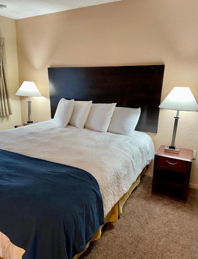 Red Bluff Inn エクステリア 写真