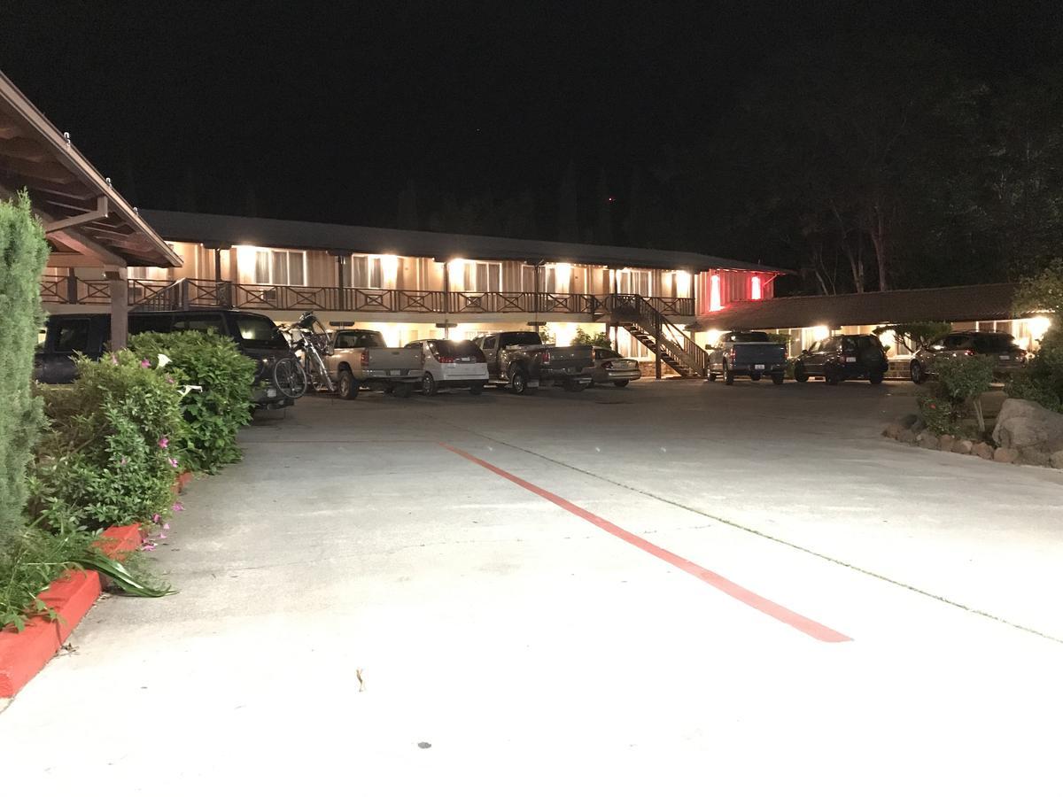 Red Bluff Inn エクステリア 写真