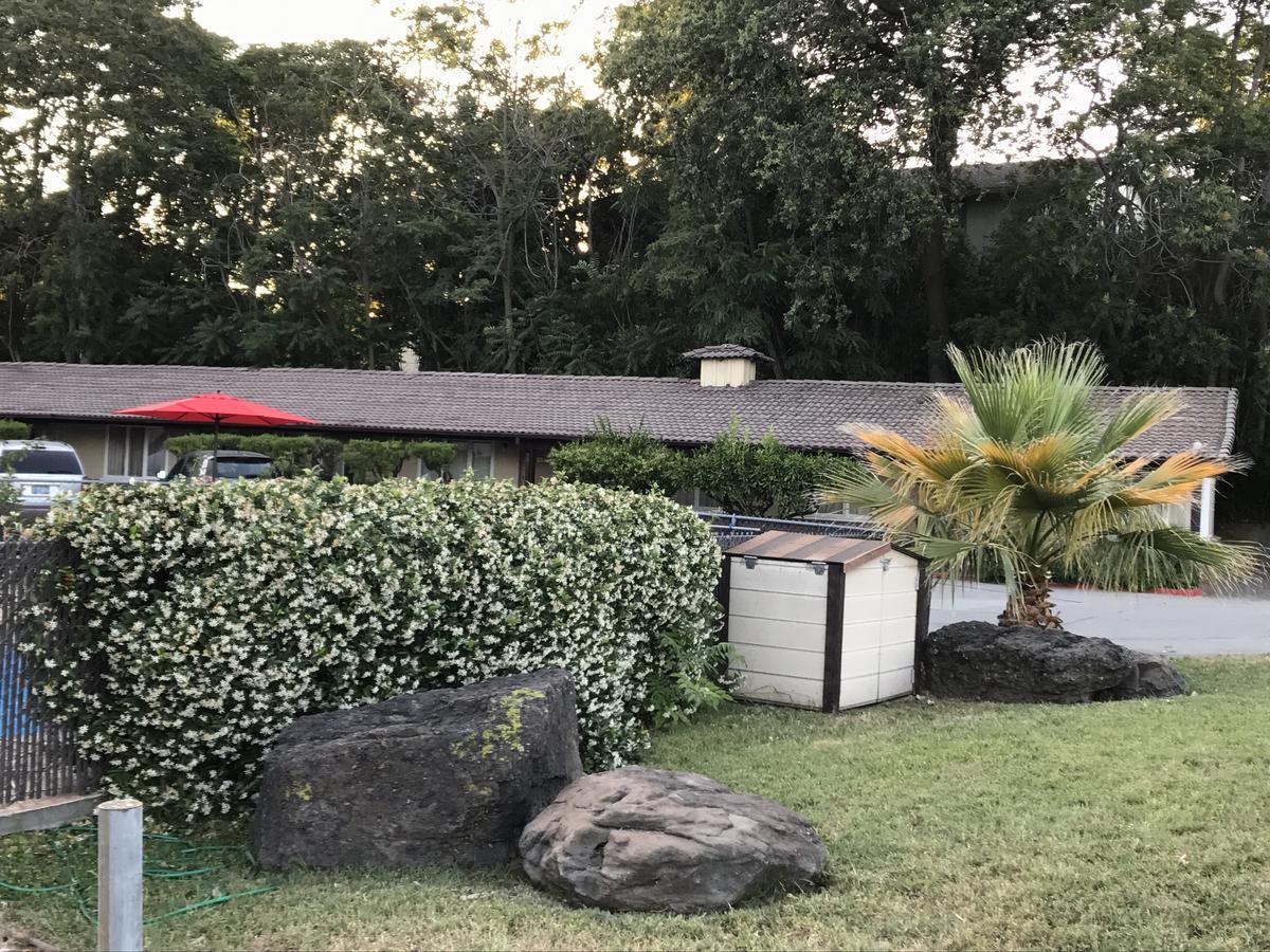 Red Bluff Inn エクステリア 写真