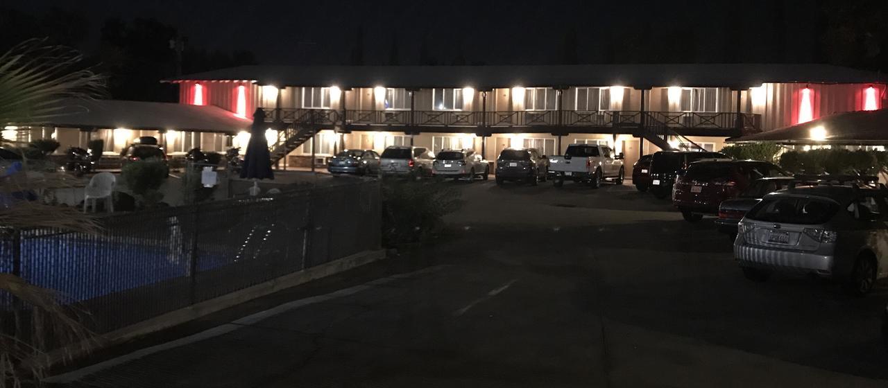 Red Bluff Inn エクステリア 写真